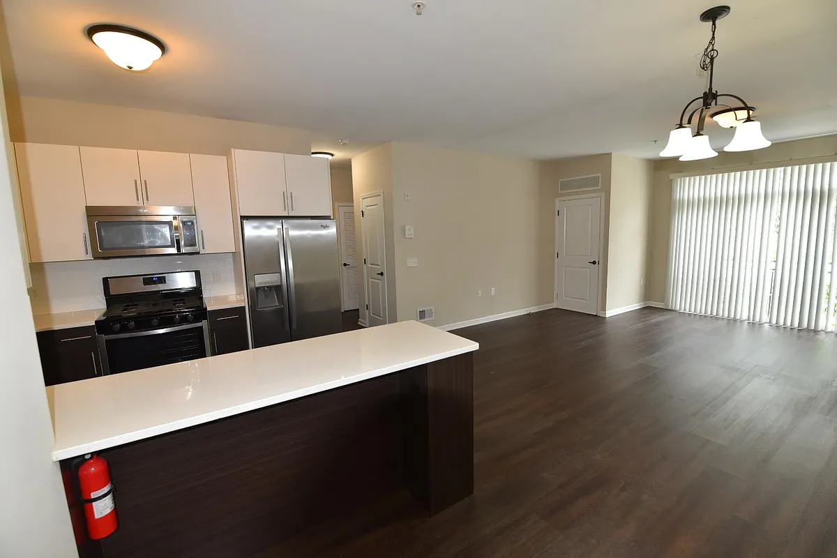Building Photo - 475 Avenel St #106