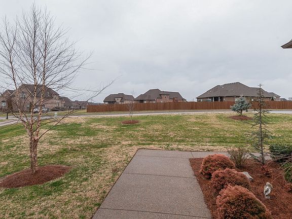 4th image of 403 Acacia Grove Ln