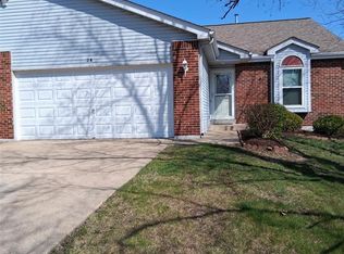 24 Lienemann Ct, Saint Peters, MO