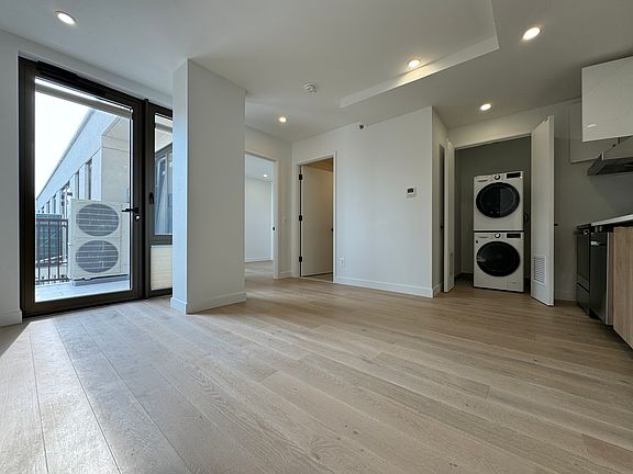 4th image of 3510 Union St #7C