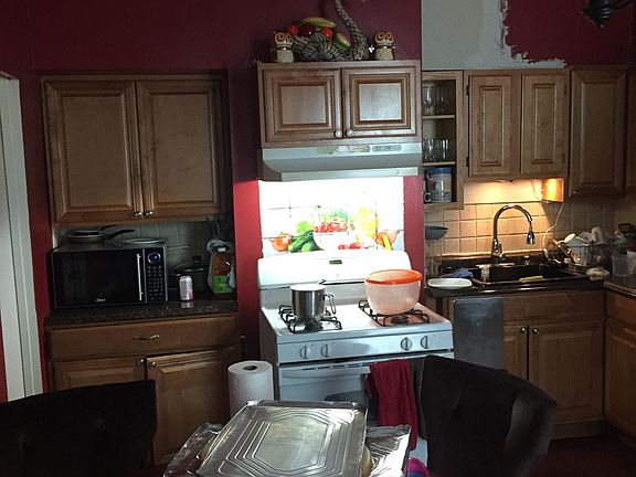 3rd image of 218 Saratoga St APT 1