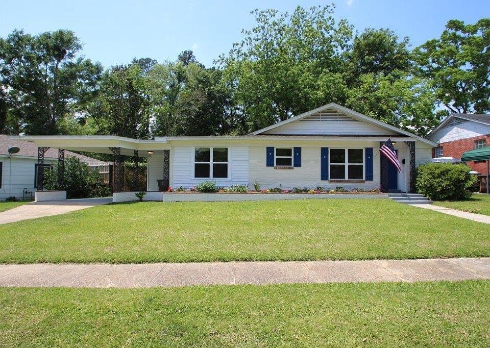 1st image of 304 Thornhill Cir