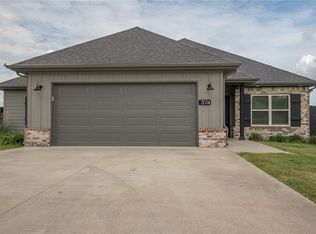 374 N Tacoma St, Farmington, AR 72730