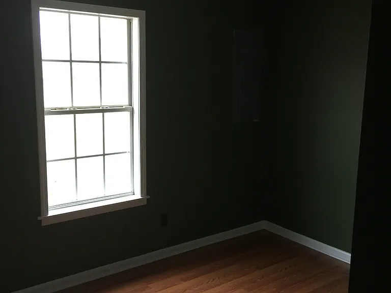 242 Sissom Ln — Photo 3