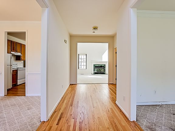 5th image of 4502 Sun Valley Dr