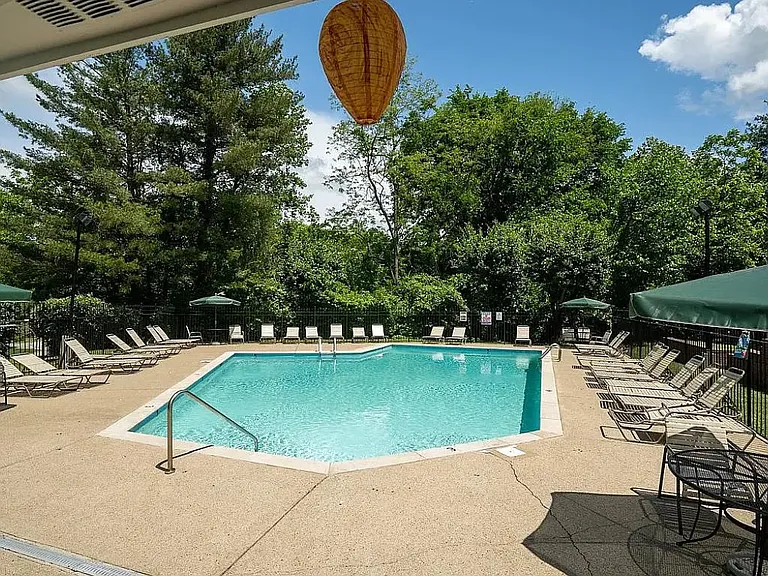 340 Yorkshire Cir — Photo 23