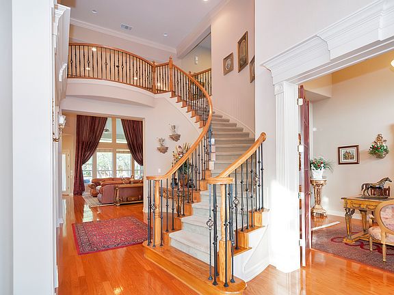 4th image of 2627 Collingwood Dr