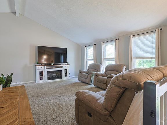 5th image of 158 Country View Dr