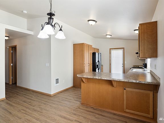 5th image of 20232 40th Ave E