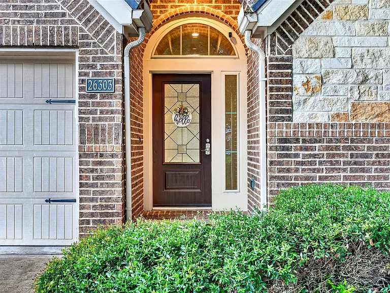 26303 Serenity Oaks Dr — Photo 2
