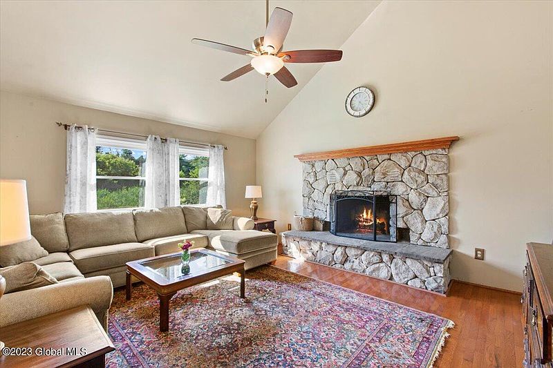 4th image of 234 Whiteview Road