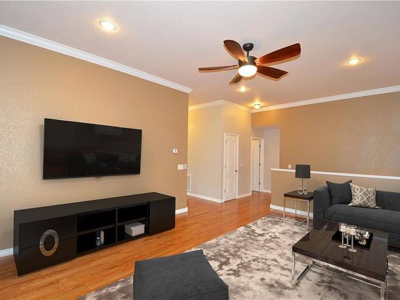 4th image of 45 Valley View Cir