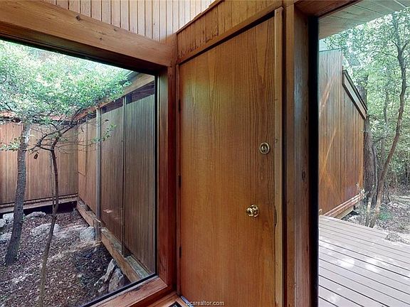 3rd image of 1014 Madera Cir