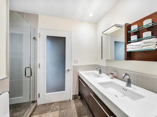 225 East 34th Street image 5 of 14