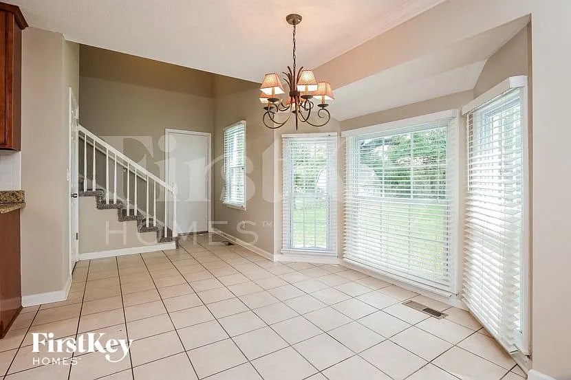 4 bed, 2.5 bath, 2121 sqft, $3,040 — Photo 4