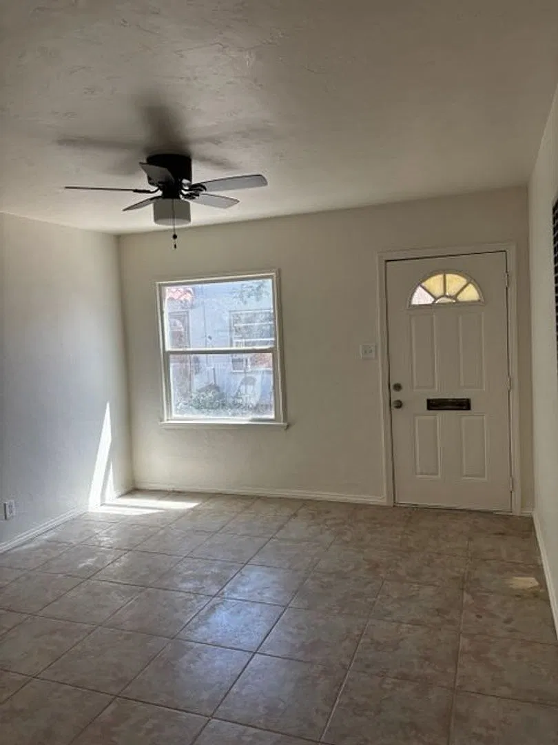 519 Warren St — Photo 2