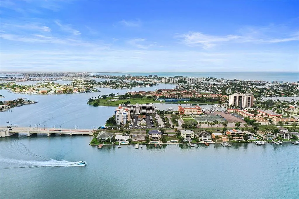 1 bed, 1.0 bath, 885 sqft, $2,200 — Photo 2