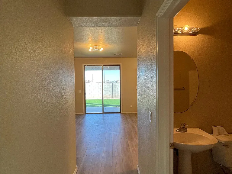 4120 E Torrey Pines Ln — Photo 25