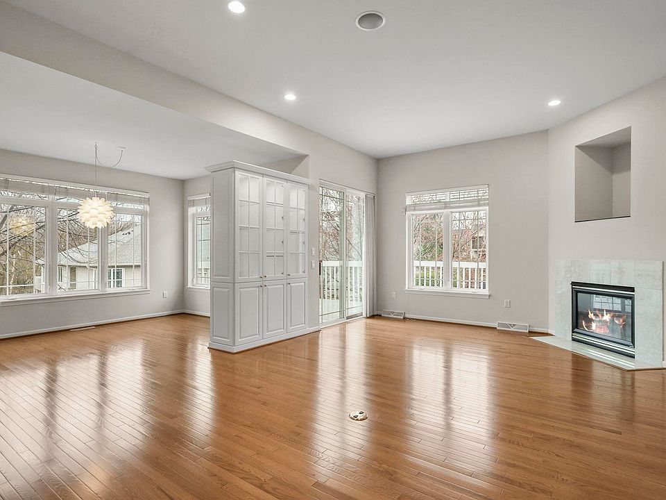 1st image of 3216 Conservancy Ln