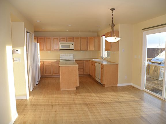 Gorgeous wood floors in the dining area & kitchen!