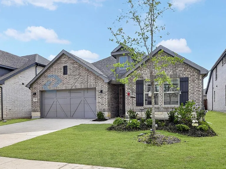 3853 Pearlwood Rd — Photo 2