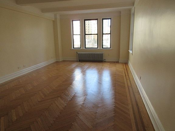 3rd image of 210 E 68th St APT 7C