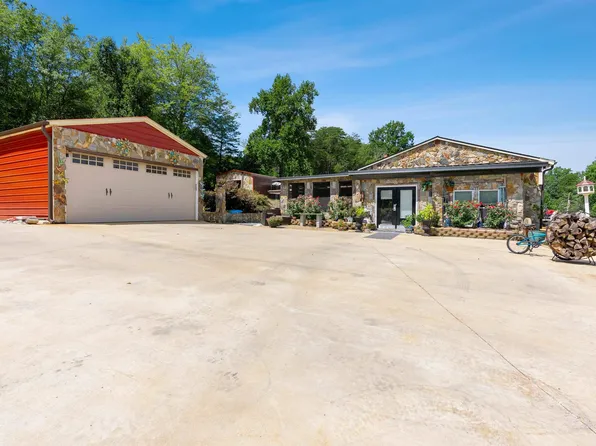 360 Ray Blackley Rd, Inman, SC 29349
