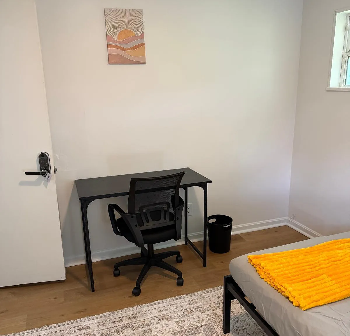 3 bed, 1.0 bath, 1250 sqft, $776 — Photo 2