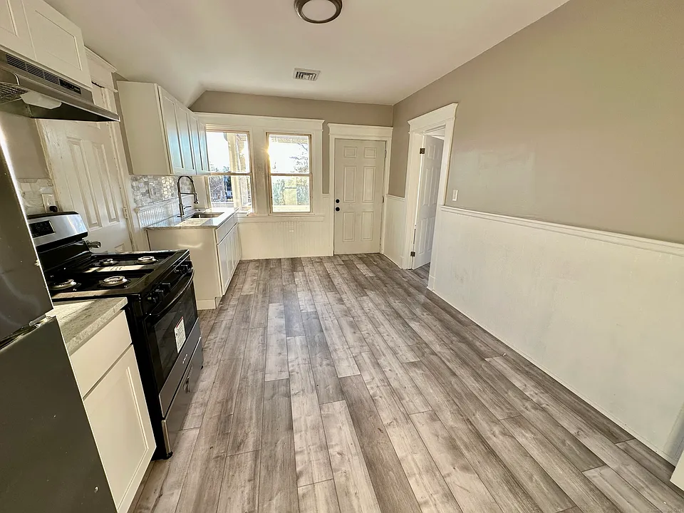 233 Cooke St #3
