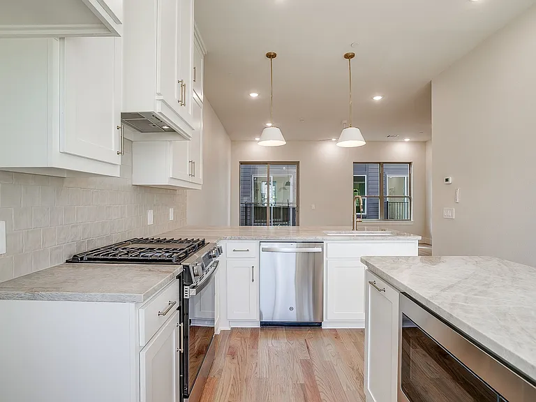 2820 Weisenberger St #102 — Photo 7