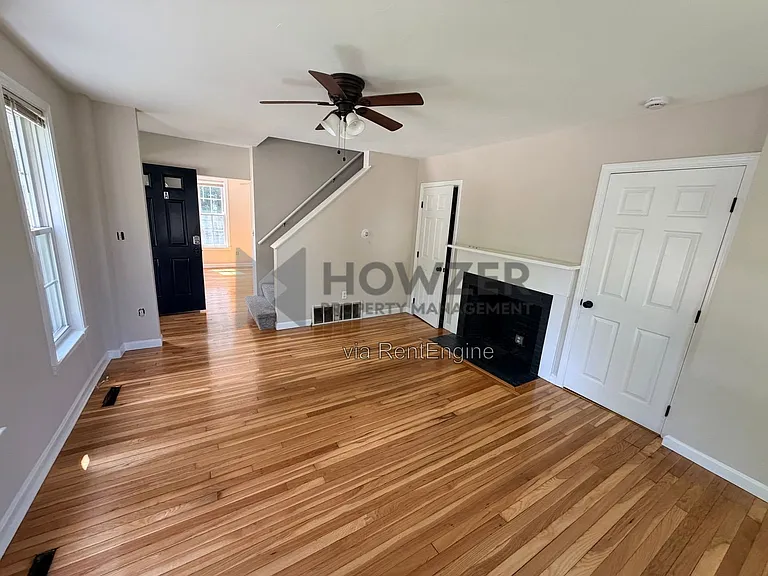 1019 Main St #A — Photo 3