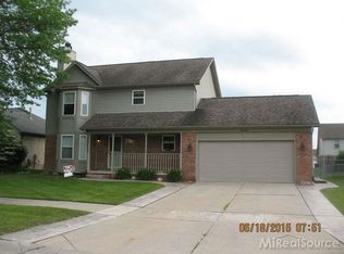 54551 Beacon Cove Cir, New Baltimore, MI 48047