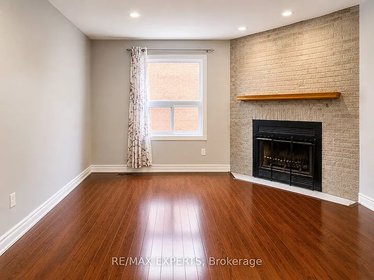 180 Richvale Dr S — Photo 4