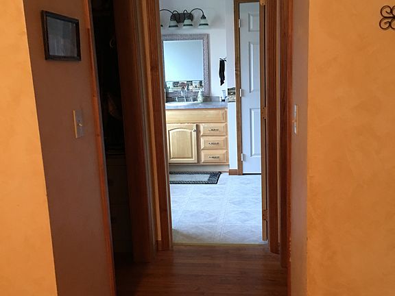 Master bedroom en suite