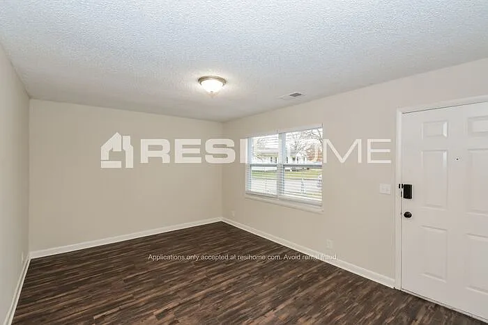 2203 Norman Ave — Photo 5