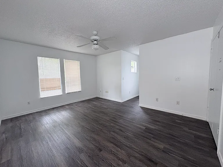 1019 Kelsey Ave — Photo 12