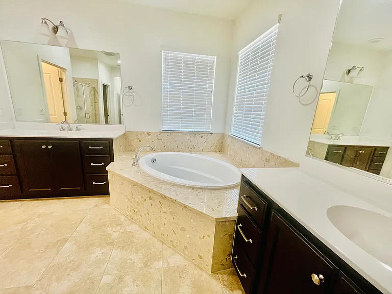 304 E Angelina Ave — Photo 28