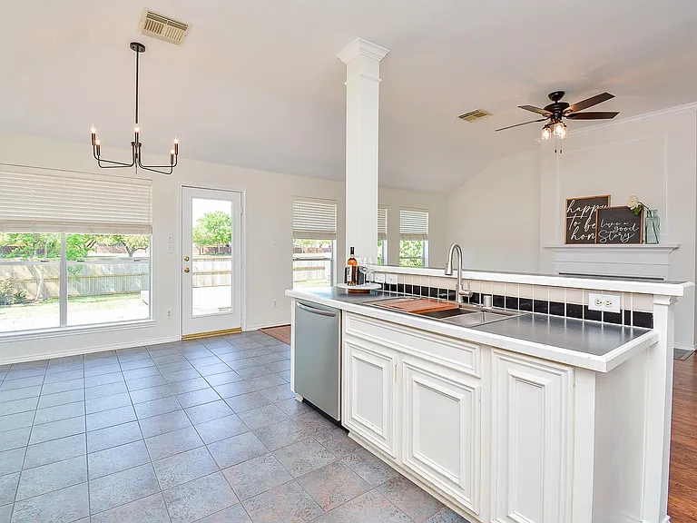3815 Summerfield Dr — Photo 16