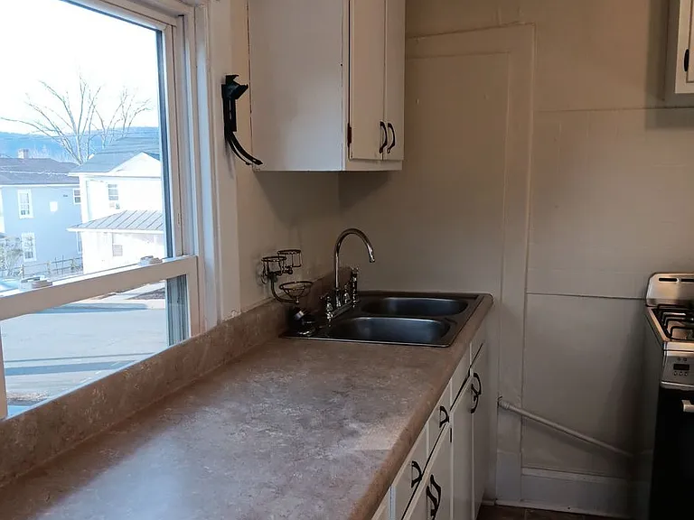 816 Avon St — Photo 5