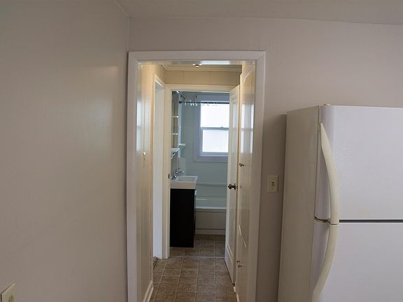 5th image of 841 Cumming Ln