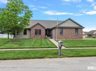 1351 Wyndmoor Dr, Rochester, IL 62563