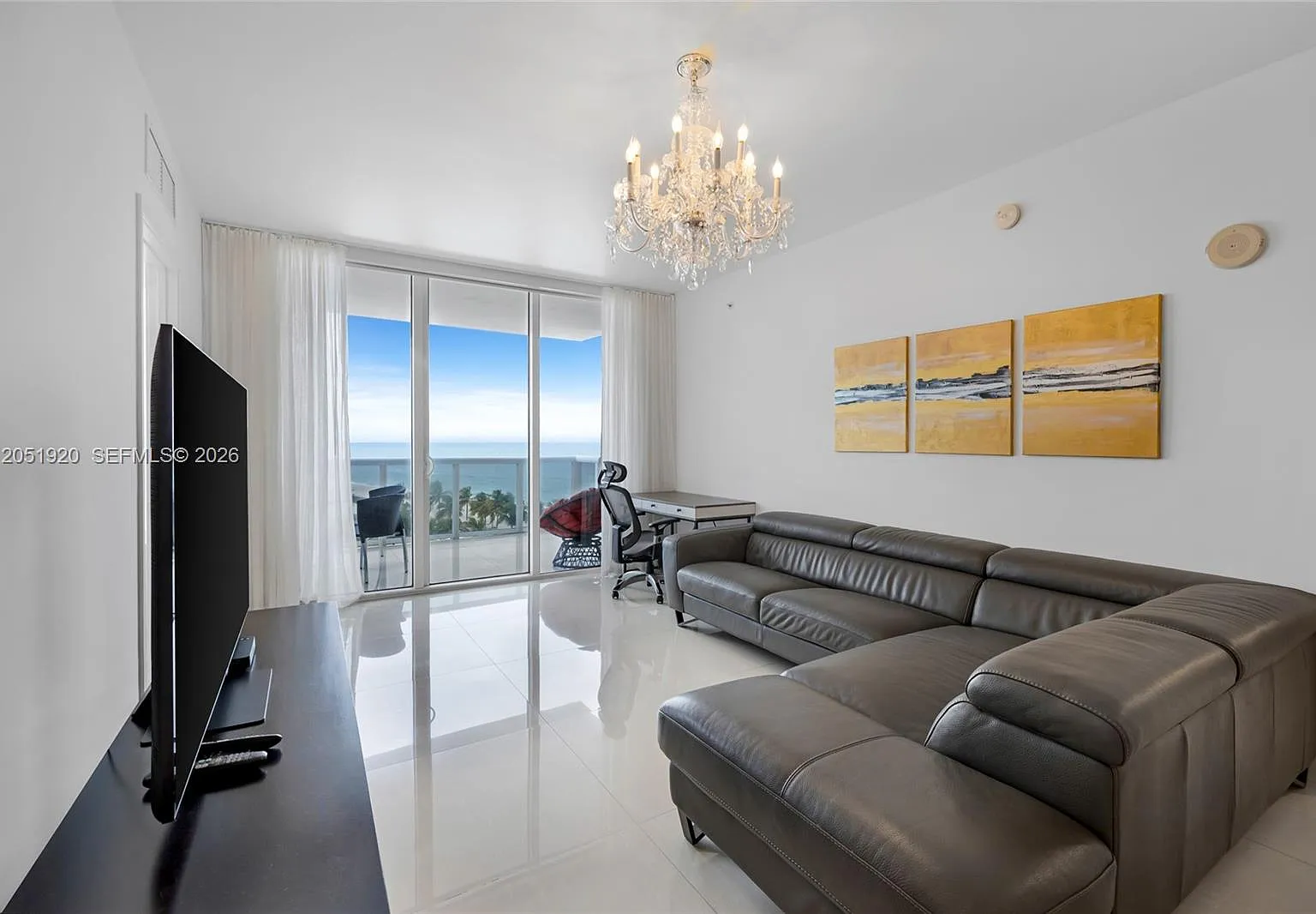 Trump Royale Condo — Photo 4