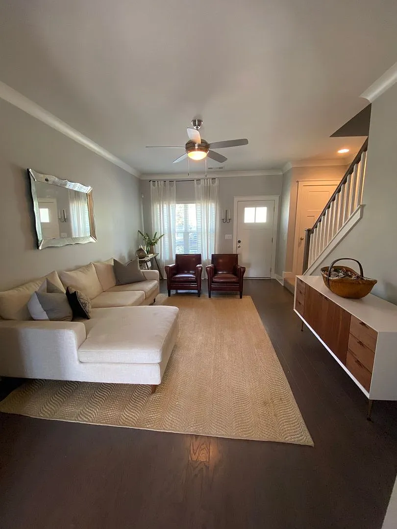 Beautiful 2BE/2.5BA townhouse located in the very desirable Nations! — Photo 2