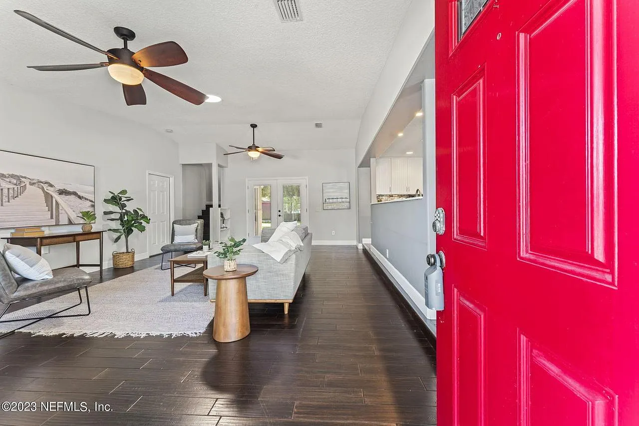 3 bed, 2318 sqft, $4,850 — Photo 2