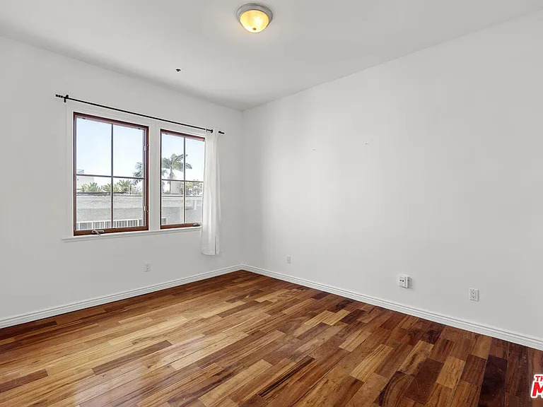 744 N Alfred St #104 — Photo 34