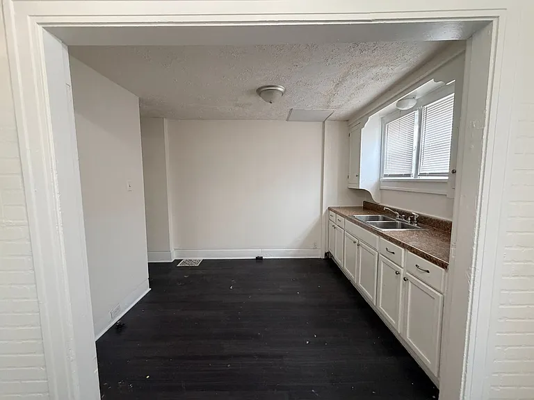 3141 N Park Ave — Photo 6