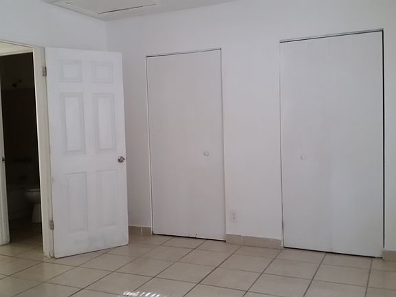 3rd image of 805 SE 19th St APT 3