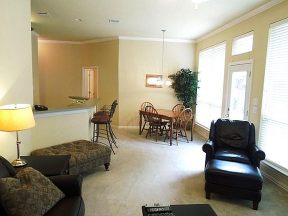 5th image of 2725 Emerald Ln