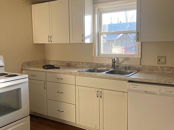 3rd image of 415 N Kimble Dr
