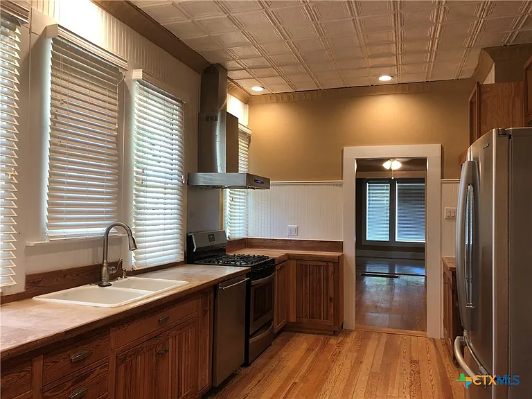 414 W San Antonio St — Photo 10